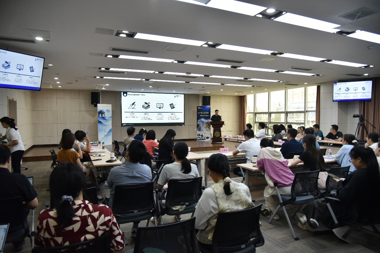 “逐浪”科学沙龙暨武汉文献中心成立70周年学术沙龙成功举办